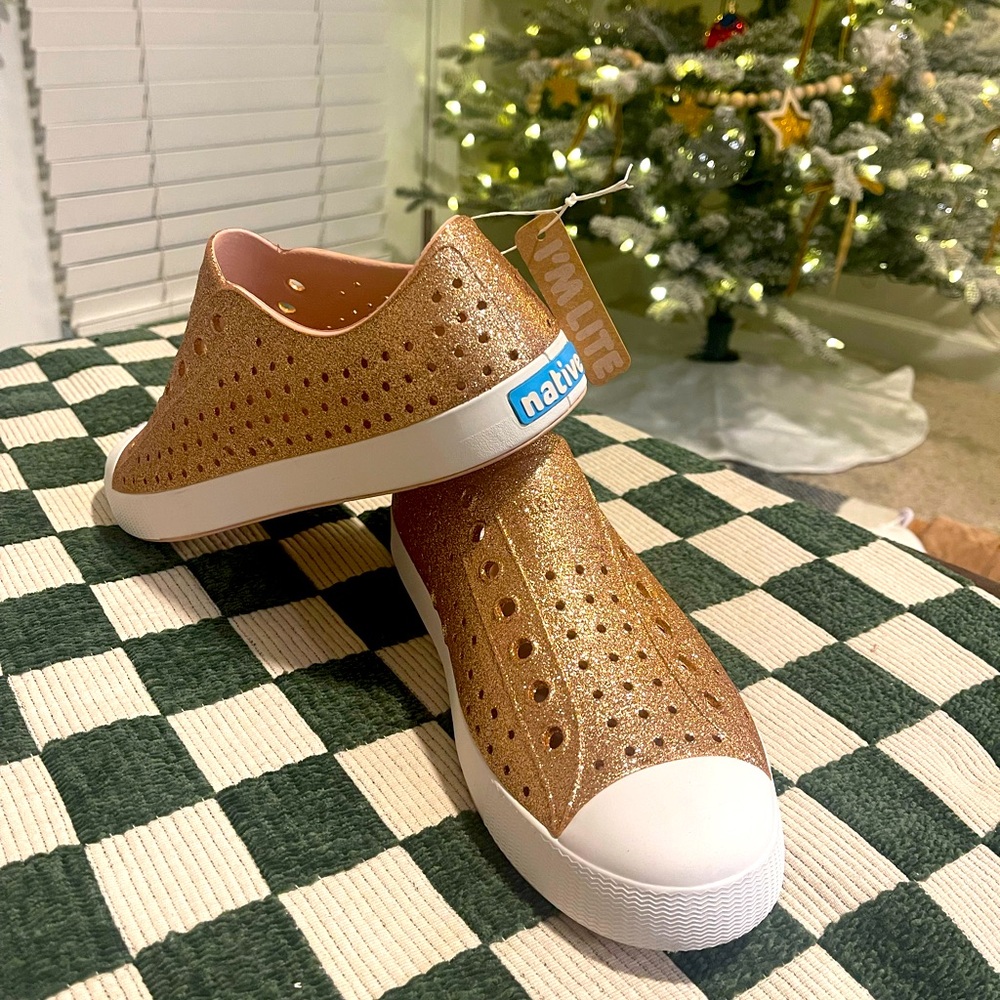 Sold Out NWT Native Jefferson Bling - Rose Gold